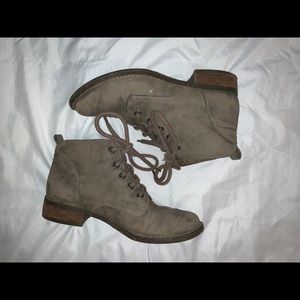 COMBAT BOOTS